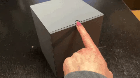 Self-closing trash can