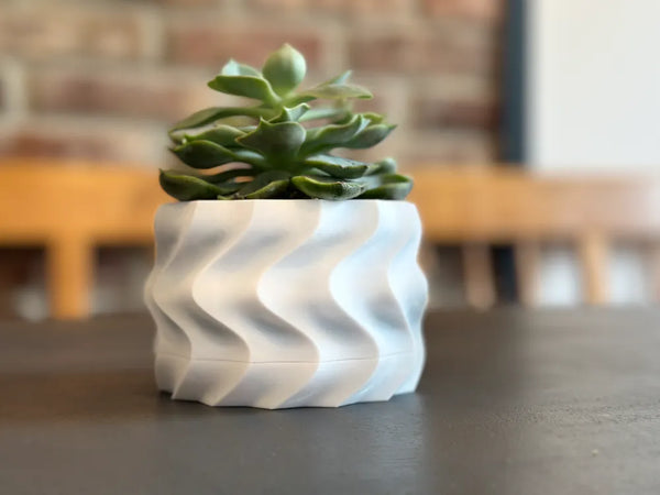 Twisted planter with removable bottom