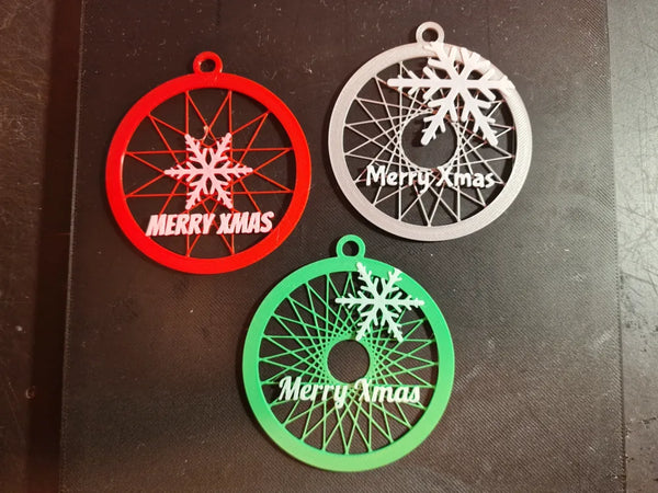 Customizable Christmas ball with strings