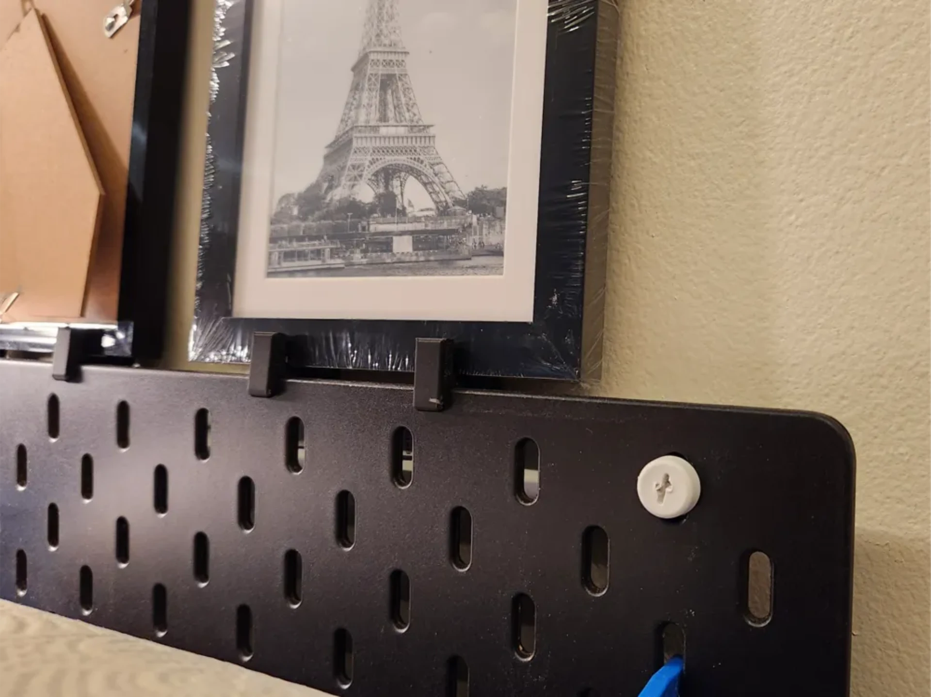 Skadis Top Photo Frame Stand